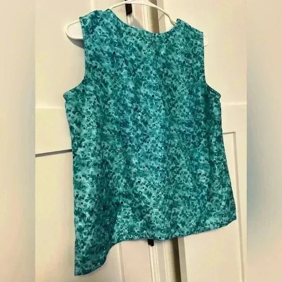 NWOT Floral top - Picture 4 of 4